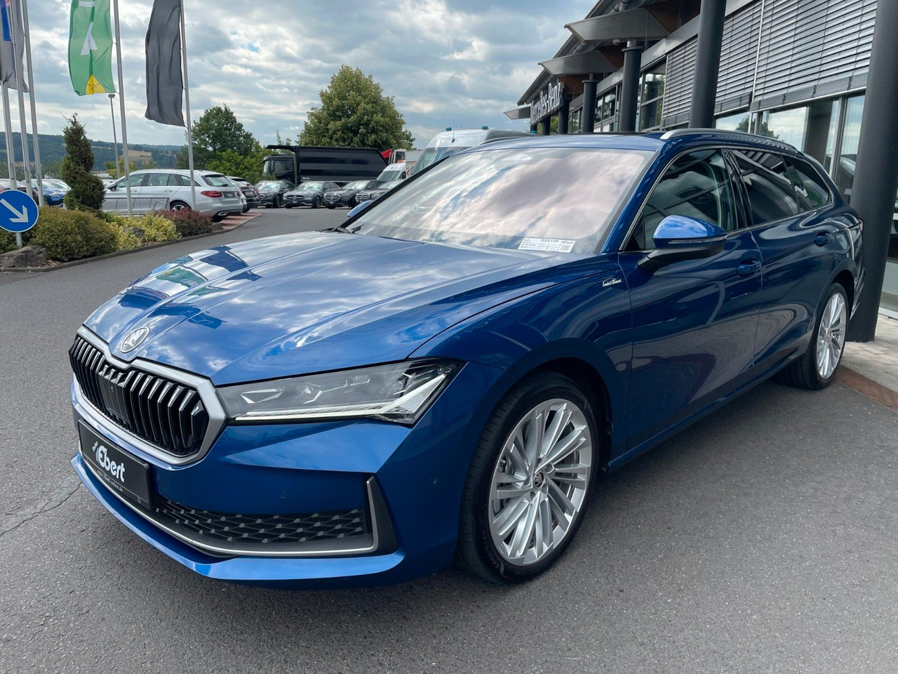 Skoda Superb Combi 2.0 TDI 4x4 L&K HUD+360°+AHK+Pano - Универсал: фото 2 Skoda Superb Combi 2.0 TDI 4x4 L&K HUD+360°+AHK+Pano - Универсал: фото 2