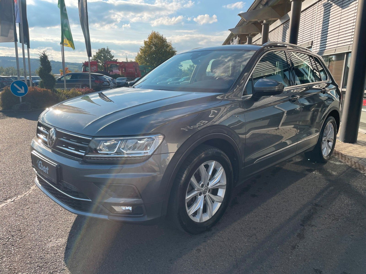 Volkswagen Tiguan 2.0 TSI Highline 4M AHK+LED+DAB+ACC+PDC - Внедорожник: фото 2 Volkswagen Tiguan 2.0 TSI Highline 4M AHK+LED+DAB+ACC+PDC - Внедорожник: фото 2