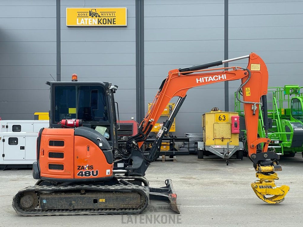 Hitachi ZX 48U-5A kaivinkone - Гусеничный экскаватор: фото 1 Hitachi ZX 48U-5A kaivinkone - Гусеничный экскаватор: фото 1
