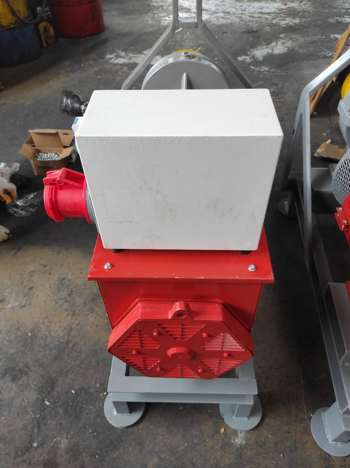 Elektro-Jen 20 kVa / 16 kW PTO driven generator with AVR control - IN STOCK - Электрогенератор: фото 5 Elektro-Jen 20 kVa / 16 kW PTO driven generator with AVR control - IN STOCK - Электрогенератор: фото 5