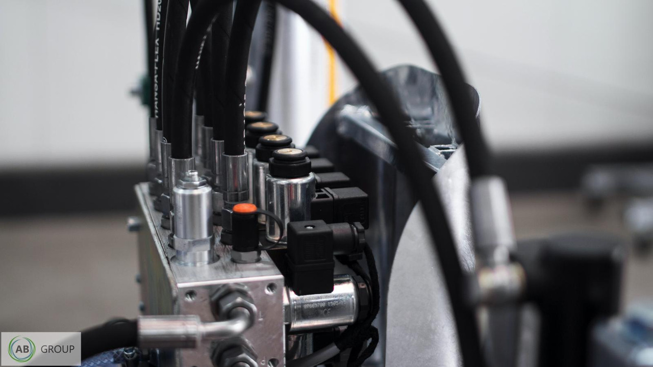 Krolik double-sided hydraulic herbicide beam BHh - Навесной опрыскиватель: фото 3 Krolik double-sided hydraulic herbicide beam BHh - Навесной опрыскиватель: фото 3