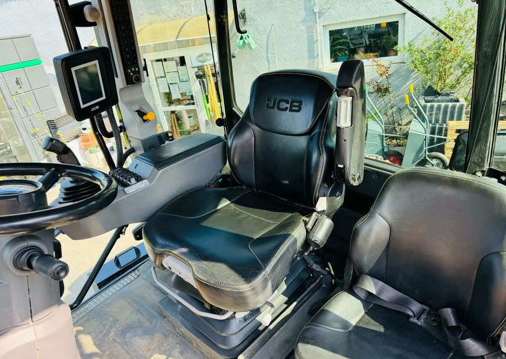Трактор JCB Fastrac 4220: фото 17
