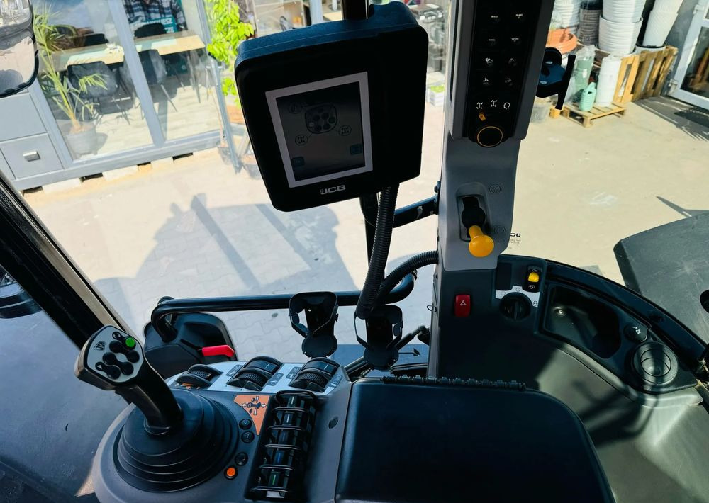 Трактор JCB Fastrac 4220: фото 16
