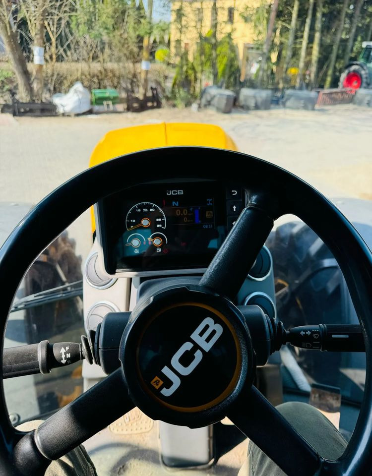 Трактор JCB Fastrac 4220: фото 15