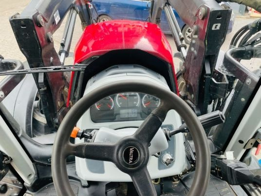 Valtra N 104 - Трактор: фото 4 Valtra N 104 - Трактор: фото 4