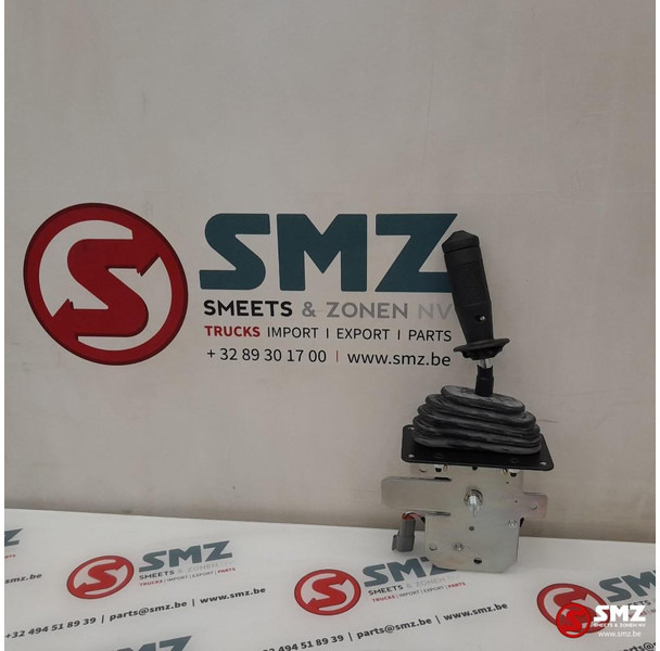 Caterpillar Joystick Caterpillar - Кабина и интерьер: фото 2 Caterpillar Joystick Caterpillar - Кабина и интерьер: фото 2