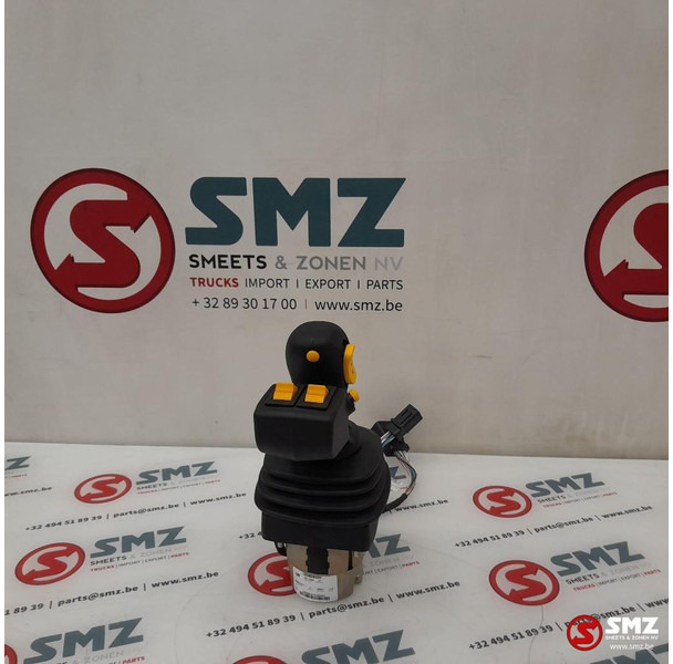 Caterpillar Joystick Caterpillar - Кабина и интерьер: фото 3 Caterpillar Joystick Caterpillar - Кабина и интерьер: фото 3