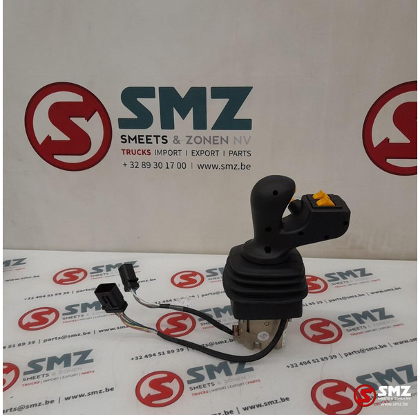 Caterpillar Joystick Caterpillar - Кабина и интерьер: фото 1 Caterpillar Joystick Caterpillar - Кабина и интерьер: фото 1