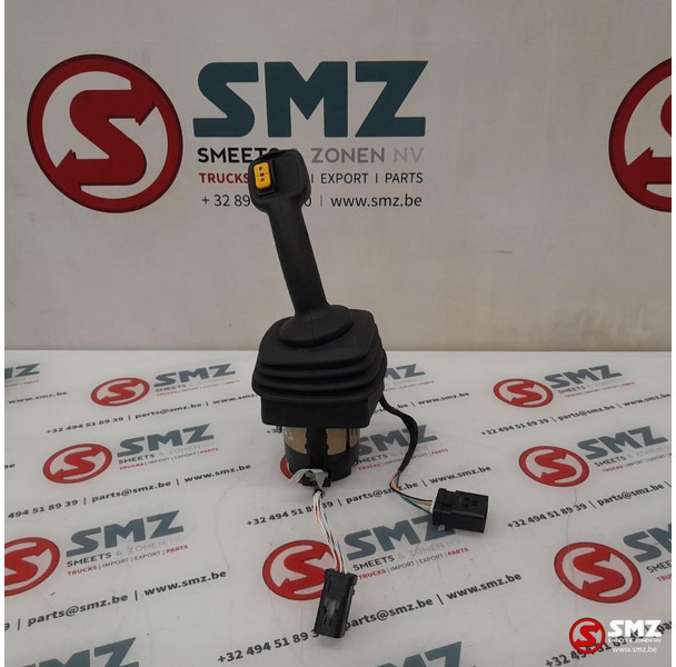 Caterpillar Joystick Caterpillar - Кабина и интерьер: фото 3 Caterpillar Joystick Caterpillar - Кабина и интерьер: фото 3