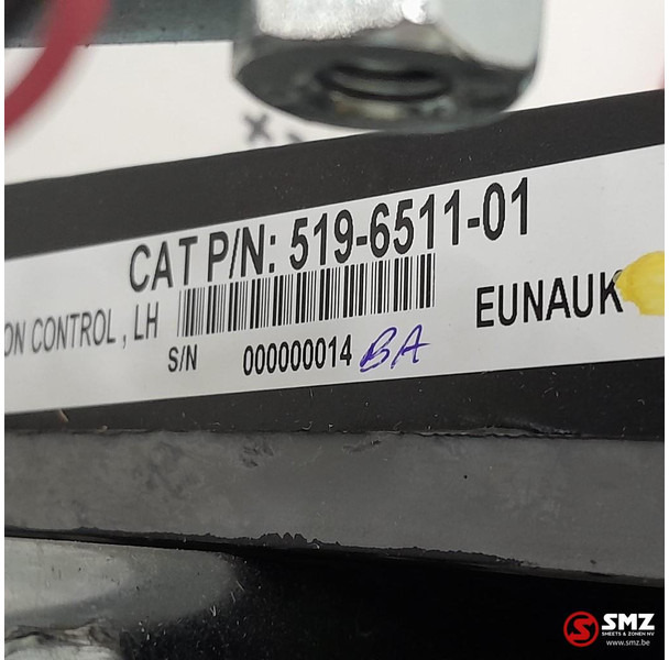 Caterpillar Joystick Caterpillar - Кабина и интерьер: фото 5 Caterpillar Joystick Caterpillar - Кабина и интерьер: фото 5