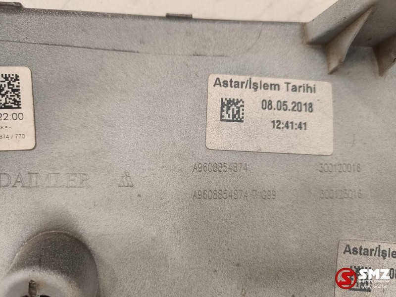 Mercedes-Benz Occ Bumperafdekking rechts Mercedes Actros MP4 - Бампер для Грузовиков: фото 2 Mercedes-Benz Occ Bumperafdekking rechts Mercedes Actros MP4 - Бампер для Грузовиков: фото 2