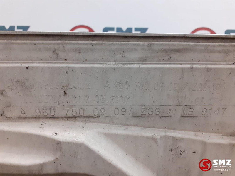 Mercedes-Benz Occ motorkap + windgeleiders Mercedes - Капот для Грузовиков: фото 3 Mercedes-Benz Occ motorkap + windgeleiders Mercedes - Капот для Грузовиков: фото 3