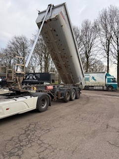 Schmitz Cargobull Stalen kipper 24 cub - Самосвальный полуприцеп: фото 1 Schmitz Cargobull Stalen kipper 24 cub - Самосвальный полуприцеп: фото 1