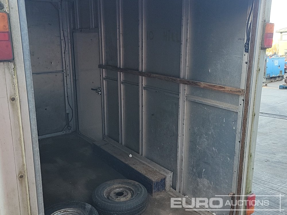 Прицеп для спецтехники 1 Ton Box Twin Axle Trailer, Side Door, Roller Door: фото 16 Прицеп для спецтехники 1 Ton Box Twin Axle Trailer, Side Door, Roller Door: фото 16