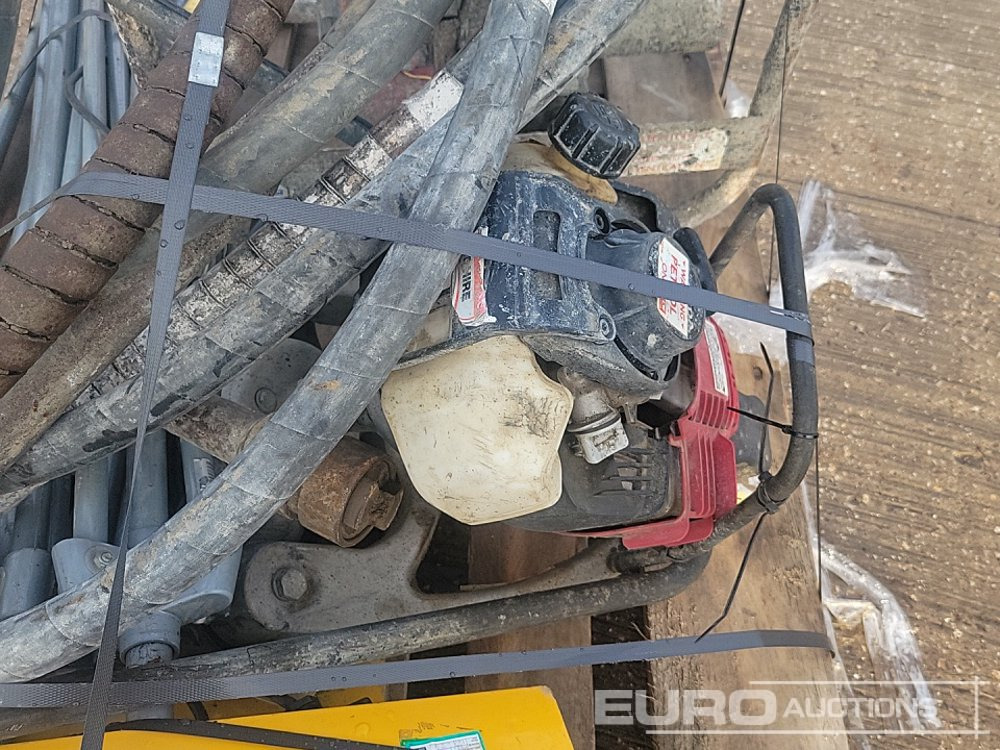 Асфальтоукладочная техника 110 Volt LED Tri Pod Light (4 of), Petrol Powerpack & Vibrating Poker, Hand Held PetrolnEngine to suit Vibrating Poker: фото 10