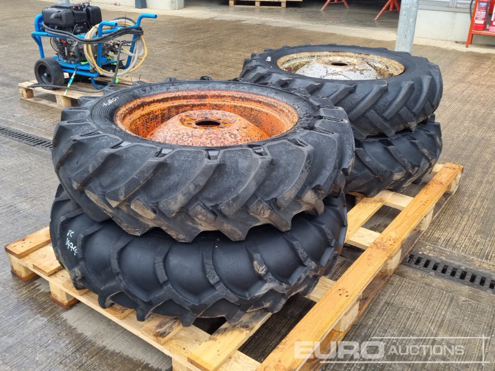 12.4-28 Tyre& Rim (4 of) - Шина: фото 1 12.4-28 Tyre& Rim (4 of) - Шина: фото 1