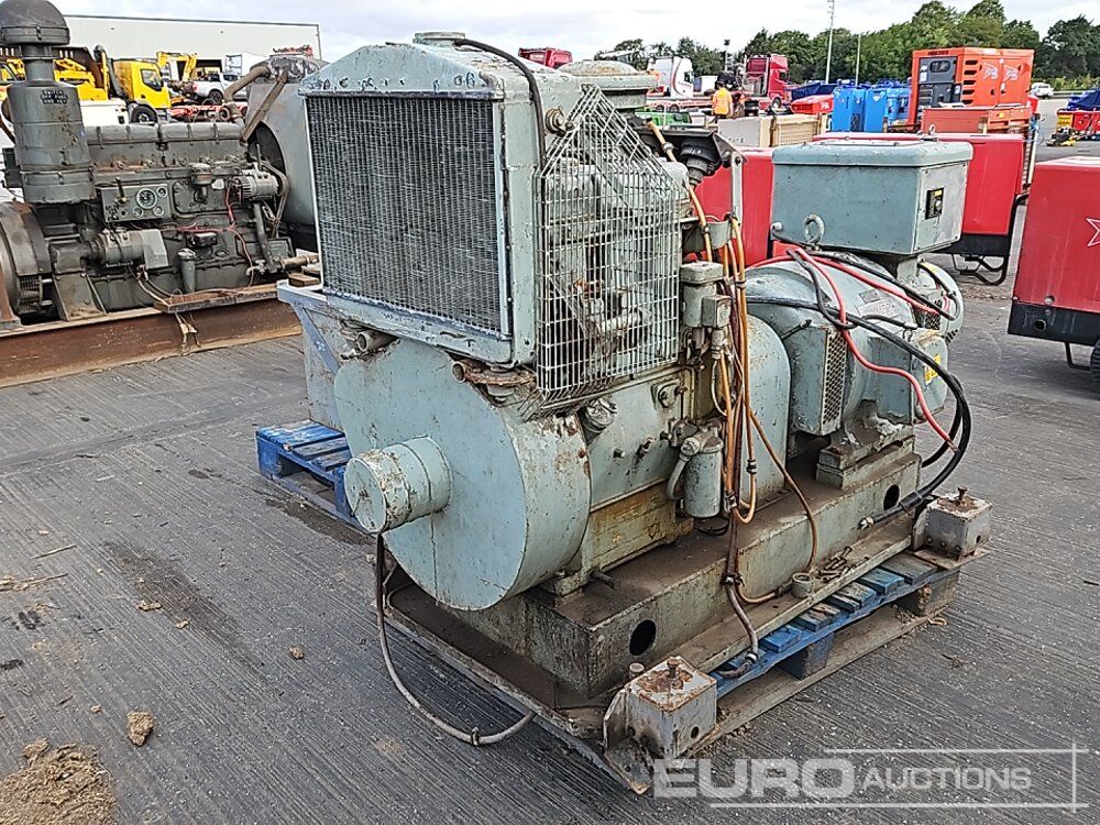 17kVA Generator, 3 Clinder Engine, Fuel Tank, Control Panel & Exhaust - Электрогенератор: фото 1 17kVA Generator, 3 Clinder Engine, Fuel Tank, Control Panel & Exhaust - Электрогенератор: фото 1