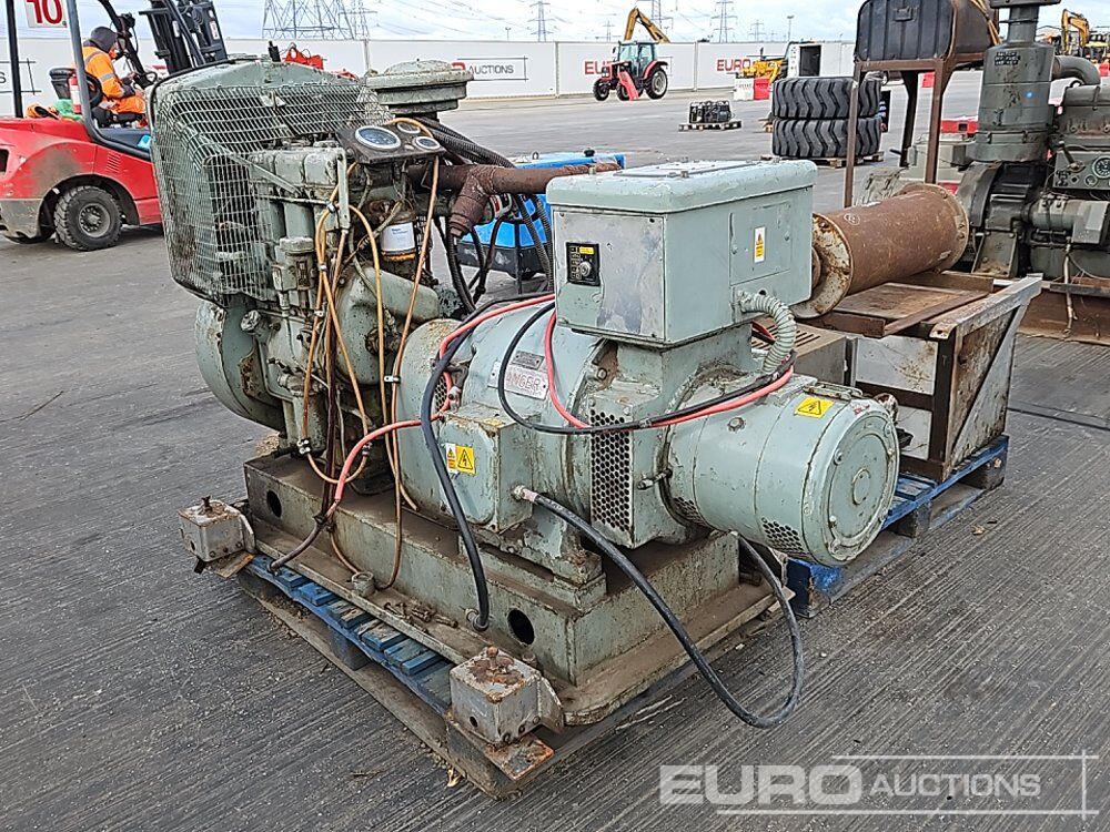 17kVA Generator, 3 Clinder Engine, Fuel Tank, Control Panel & Exhaust - Электрогенератор: фото 3 17kVA Generator, 3 Clinder Engine, Fuel Tank, Control Panel & Exhaust - Электрогенератор: фото 3