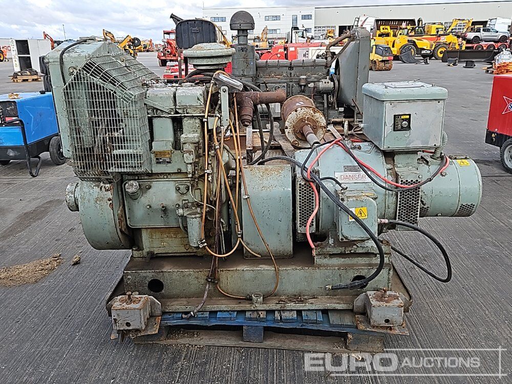17kVA Generator, 3 Clinder Engine, Fuel Tank, Control Panel & Exhaust - Электрогенератор: фото 2 17kVA Generator, 3 Clinder Engine, Fuel Tank, Control Panel & Exhaust - Электрогенератор: фото 2