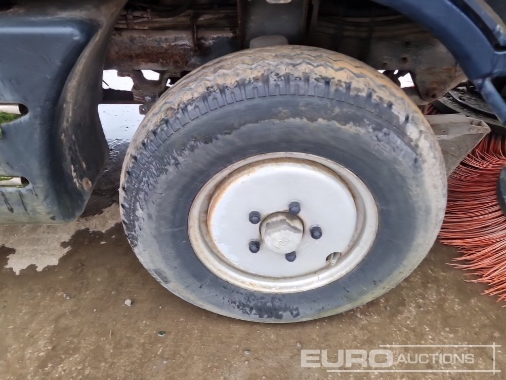 Подметально-уборочная машина 2005 Mathieu Yno Azura2: фото 12