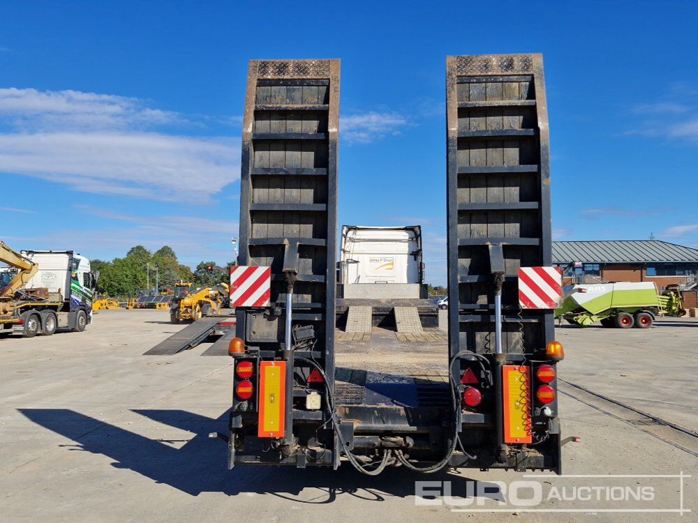 2009 King trailers Tri Axle Step Frame Low Loader Trailer, Ramps - Низкорамный прицеп: фото 4 2009 King trailers Tri Axle Step Frame Low Loader Trailer, Ramps - Низкорамный прицеп: фото 4