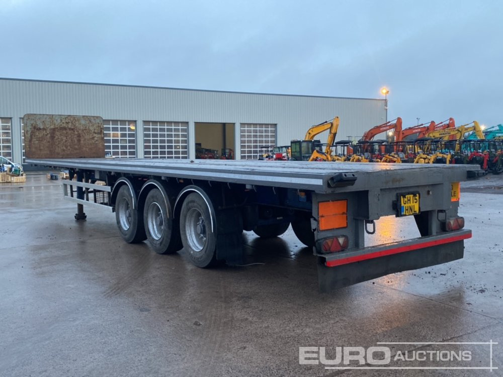 2013 SDC 45' Tri Axle Flat Trailer, Goal Post Sockets, Twist Locks, BPW Axles - Полуприцеп бортовой/ Платформа: фото 3 2013 SDC 45' Tri Axle Flat Trailer, Goal Post Sockets, Twist Locks, BPW Axles - Полуприцеп бортовой/ Платформа: фото 3