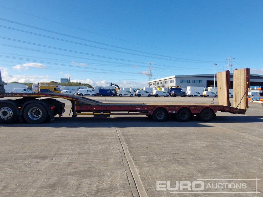 2017 King trailers Tri Axle Step Frame Low Loader Trailer, Hydraulic Flip Toe Ramps, Neck Ramps, Outriggers - Низкорамный прицеп: фото 2 2017 King trailers Tri Axle Step Frame Low Loader Trailer, Hydraulic Flip Toe Ramps, Neck Ramps, Outriggers - Низкорамный прицеп: фото 2