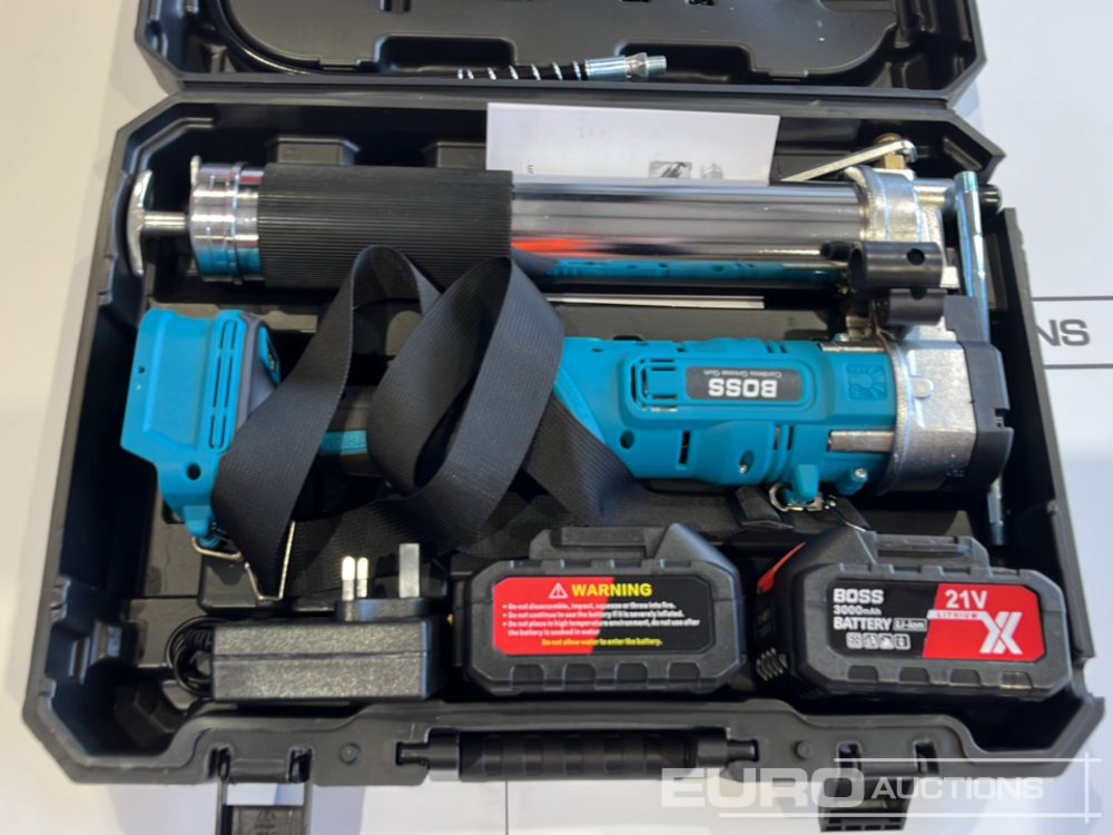 Boss 21 Volt Lithium Battery Cordless Grease Gun, 2 Batteries, Charger, Case, Shoulder Strap, Extension Pieces and Fittings - Строительное оборудование: фото 5 Boss 21 Volt Lithium Battery Cordless Grease Gun, 2 Batteries, Charger, Case, Shoulder Strap, Extension Pieces and Fittings - Строительное оборудование: фото 5