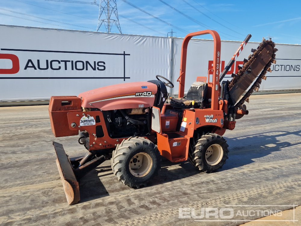 Ditch Witch RT40 - Траншеекопатель: фото 1 Ditch Witch RT40 - Траншеекопатель: фото 1