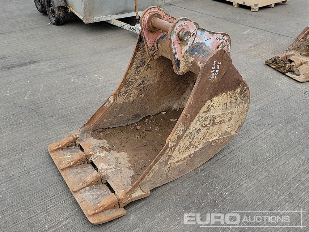 JCB 32" Digging Bucket 65mm Pin to suit 13 Ton Excavator - Ковш: фото 1 JCB 32" Digging Bucket 65mm Pin to suit 13 Ton Excavator - Ковш: фото 1