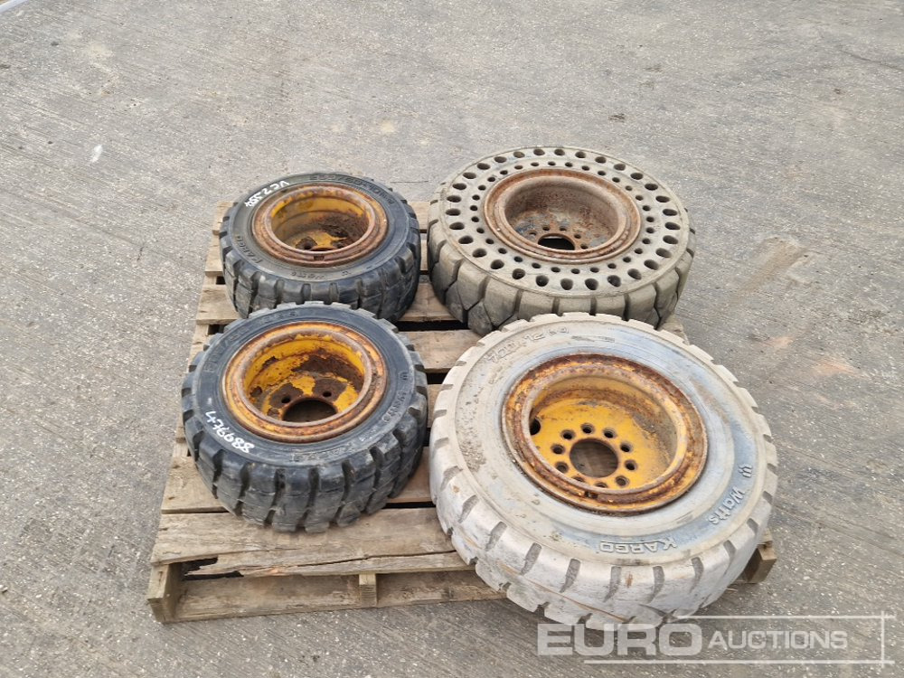 JCB Selection of Tyres to suit Teletruck - Шина: фото 2 JCB Selection of Tyres to suit Teletruck - Шина: фото 2
