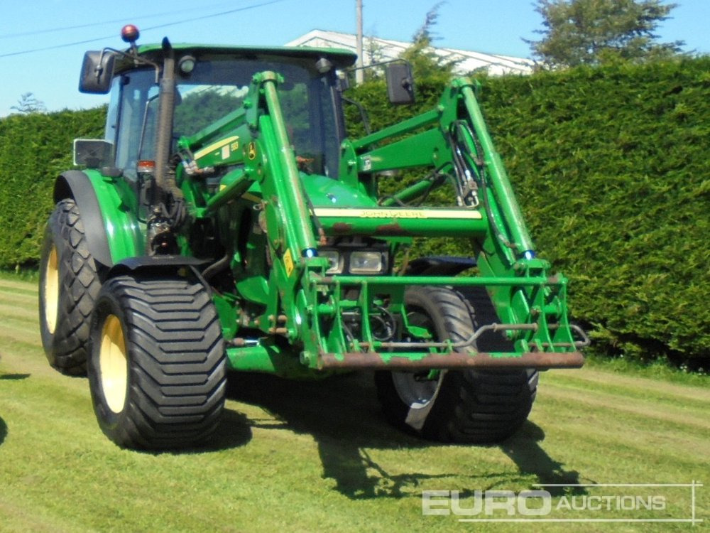 John Deere 5820 - Трактор: фото 1 John Deere 5820 - Трактор: фото 1