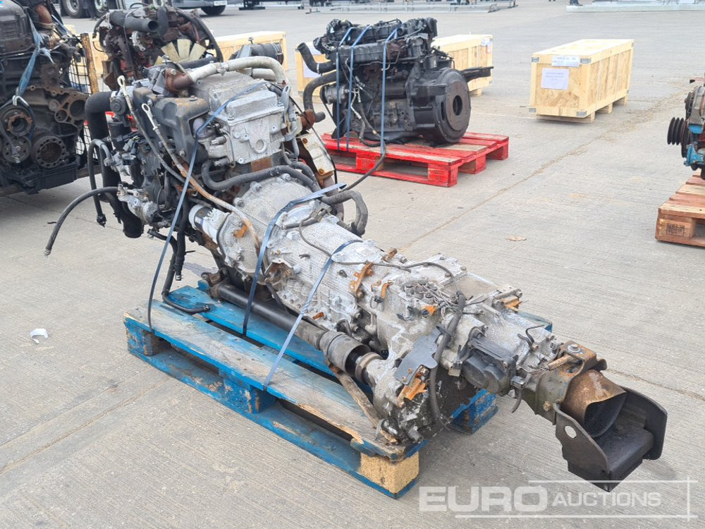 Mitsubishi 4 Cylinder Engine, Gearbox, Pump - Двигатель: фото 3 Mitsubishi 4 Cylinder Engine, Gearbox, Pump - Двигатель: фото 3