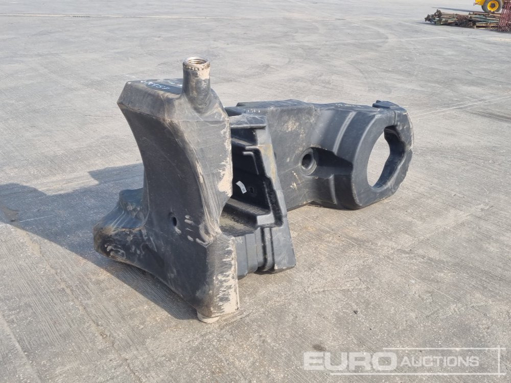 Plastic Fuel Tank to suit John Deere Tractor - Строительное оборудование: фото 1 Plastic Fuel Tank to suit John Deere Tractor - Строительное оборудование: фото 1