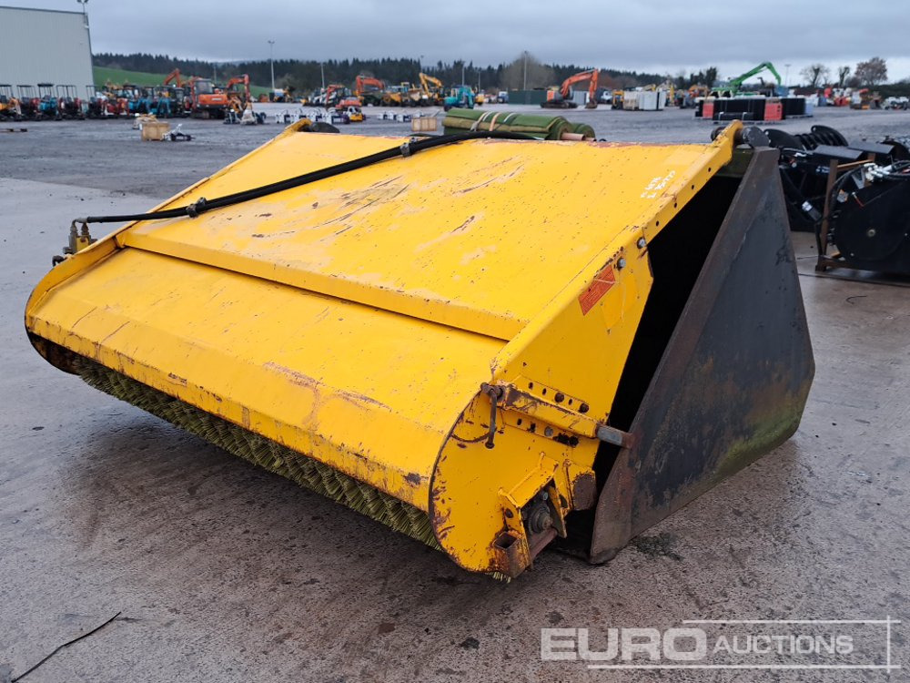 90" Loading Bucket/Sweeper to suit ManitouTelehandler - Погрузочно-разгрузочная техника: фото 1 90" Loading Bucket/Sweeper to suit ManitouTelehandler - Погрузочно-разгрузочная техника: фото 1