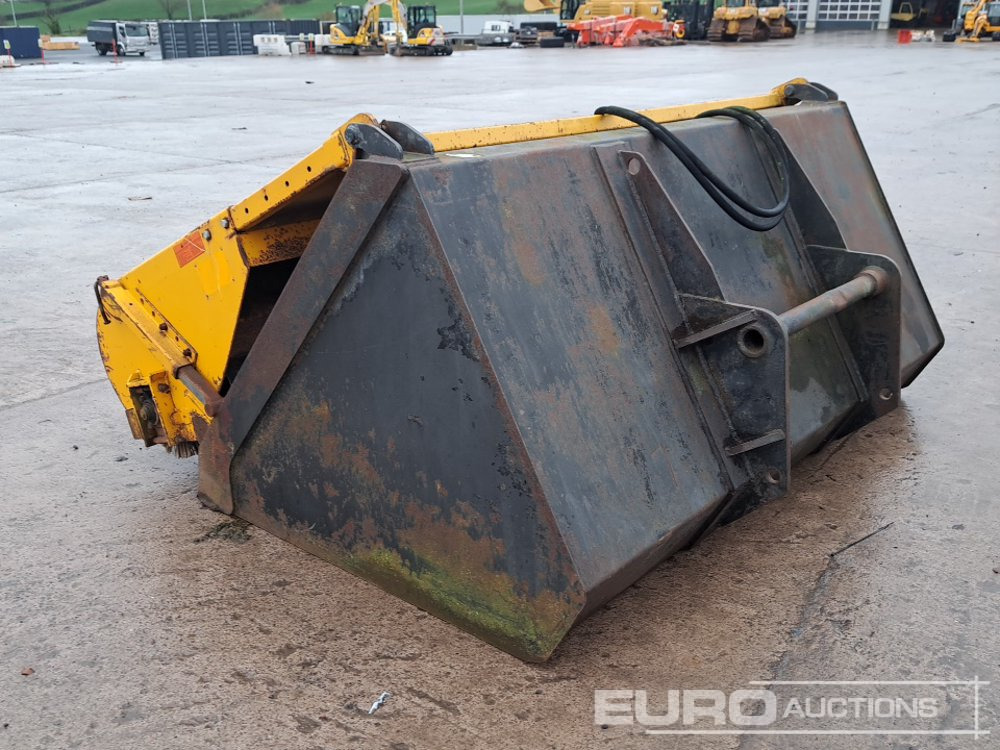 90" Loading Bucket/Sweeper to suit ManitouTelehandler - Погрузочно-разгрузочная техника: фото 2 90" Loading Bucket/Sweeper to suit ManitouTelehandler - Погрузочно-разгрузочная техника: фото 2