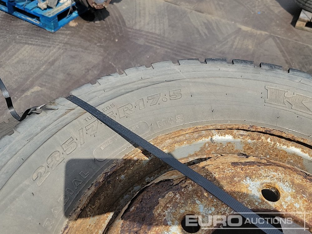 Шина Selection of Various Size Tyre & Rim (13 of): фото 11