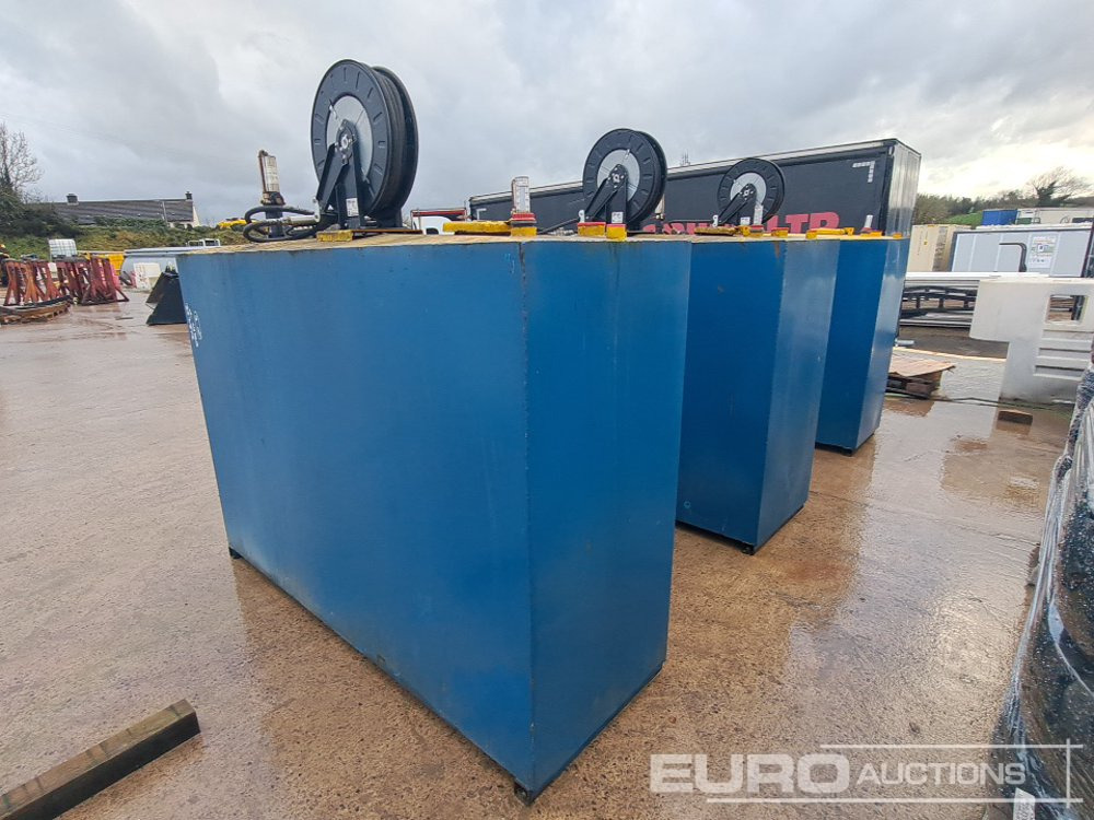 Steel Tank, Retractable Hose (3 of) - Резервуар для хранения: фото 1 Steel Tank, Retractable Hose (3 of) - Резервуар для хранения: фото 1