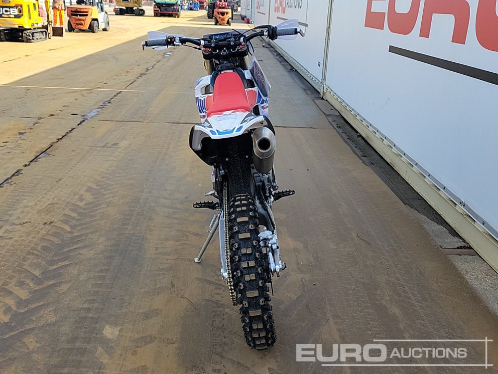 Unused 2025 Apollo Storm 300cc Motorcross Bike, 21" Front, 18" Rear Tyres, Electric Start, Air Cooled, Hydraulic Suspension, Disc Brakes, Lighting Kit (UNASSEMBLED) - Мотоцикл: фото 4 Unused 2025 Apollo Storm 300cc Motorcross Bike, 21" Front, 18" Rear Tyres, Electric Start, Air Cooled, Hydraulic Suspension, Disc Brakes, Lighting Kit (UNASSEMBLED) - Мотоцикл: фото 4
