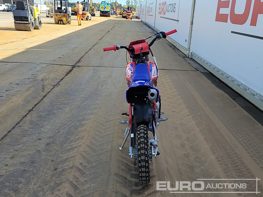 Unused 2025 Apollo Thunder 125cc Motorcross Bike, 14" Front, 12" Rear Tyres, Electric Start, Air Cooled, Hydraulic Suspension, Disc Brakes, Lighting Kit (UNASSEMBLED) - Мотоцикл: фото 4 Unused 2025 Apollo Thunder 125cc Motorcross Bike, 14" Front, 12" Rear Tyres, Electric Start, Air Cooled, Hydraulic Suspension, Disc Brakes, Lighting Kit (UNASSEMBLED) - Мотоцикл: фото 4