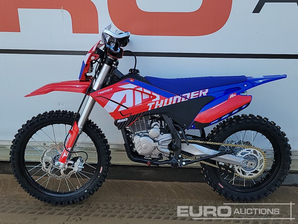 Unused 2025 Apollo Thunder 250cc Motorcross Bike, 21" Front, 18" Rear Tyres, Electric Start, Air Cooled, Hydraulic Suspension, Disc Brakes, Lighting Kit (UNASSEMBLED) - Мотоцикл: фото 2 Unused 2025 Apollo Thunder 250cc Motorcross Bike, 21" Front, 18" Rear Tyres, Electric Start, Air Cooled, Hydraulic Suspension, Disc Brakes, Lighting Kit (UNASSEMBLED) - Мотоцикл: фото 2