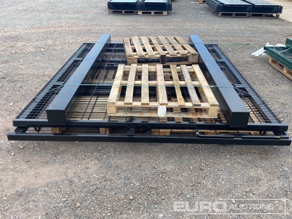 Unused 3m x 2.4m Black Mesh Gate (2 of) Posts (2 of) - Строительное оборудование: фото 3 Unused 3m x 2.4m Black Mesh Gate (2 of) Posts (2 of) - Строительное оборудование: фото 3