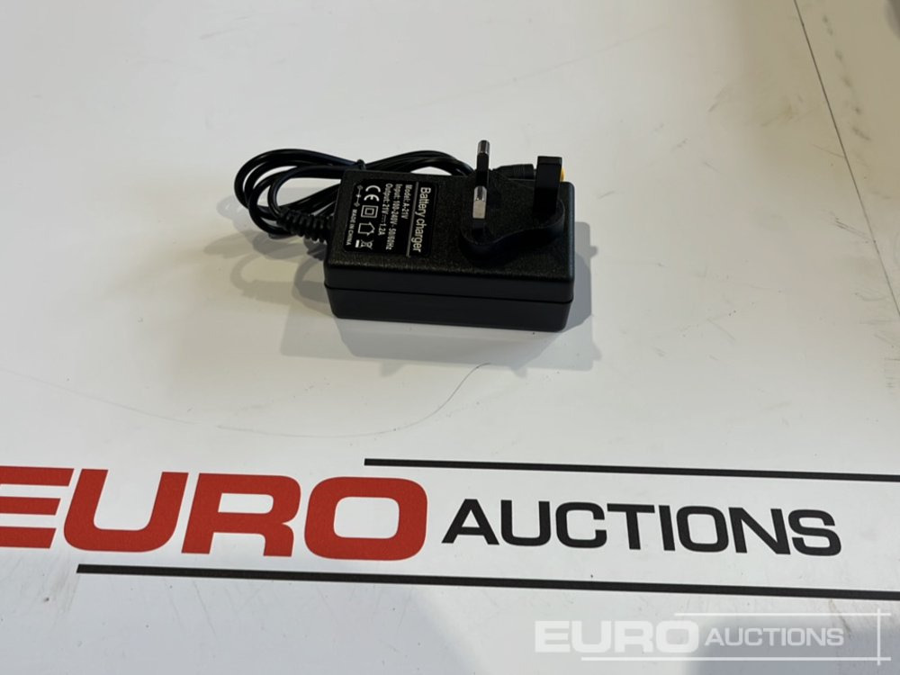 Строительное оборудование Unused Boss 21 Volt Lithium Battery Cordless Grease Gun, 2 Batteries, Charger, Case, Shoulder Strap, Extension Pieces and Fittings: фото 6 Строительное оборудование Unused Boss 21 Volt Lithium Battery Cordless Grease Gun, 2 Batteries, Charger, Case, Shoulder Strap, Extension Pieces and Fittings: фото 6