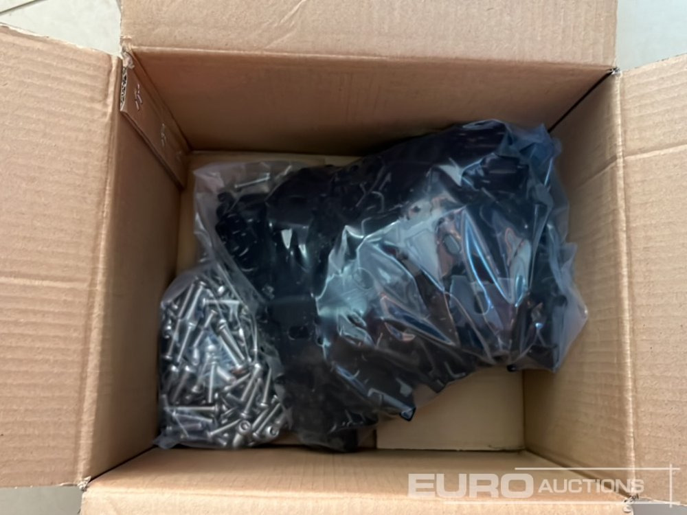 Строительное оборудование Unused Galvanised & Powder Coated Heavy Duty (5mm) Wire Mesh Fencing, 25 x H2.4m x W2.2m Panels, 26 x 60mm x 60mm x3m Posts, with Fittings (Black): фото 24 Строительное оборудование Unused Galvanised & Powder Coated Heavy Duty (5mm) Wire Mesh Fencing, 25 x H2.4m x W2.2m Panels, 26 x 60mm x 60mm x3m Posts, with Fittings (Black): фото 24