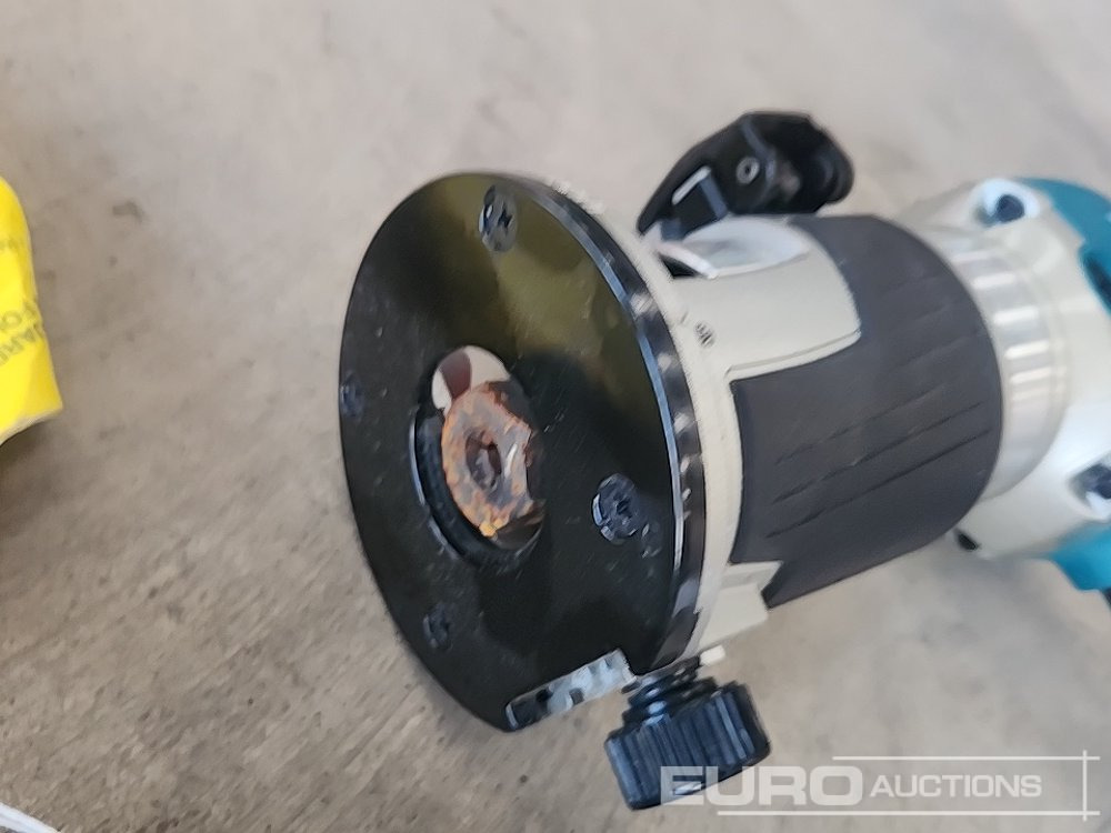 Строительное оборудование Unused Makita RT0701C 110v Router: фото 7