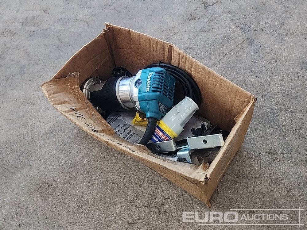 Строительное оборудование Unused Makita RT0701C 110v Router: фото 15