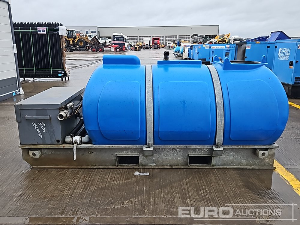 Western Skid Mounted Plastic Water Bowser, Petrol Pump - Резервуар для хранения: фото 2 Western Skid Mounted Plastic Water Bowser, Petrol Pump - Резервуар для хранения: фото 2