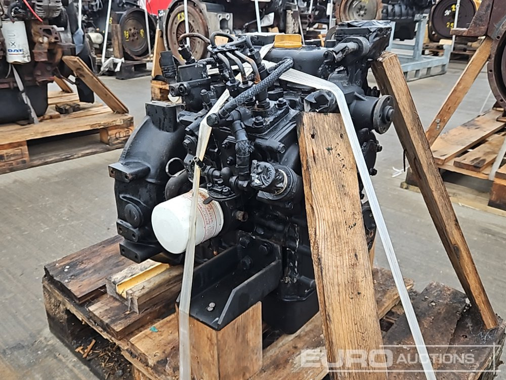 Yanmar 3 Cylinder Engine - Двигатель: фото 1 Yanmar 3 Cylinder Engine - Двигатель: фото 1