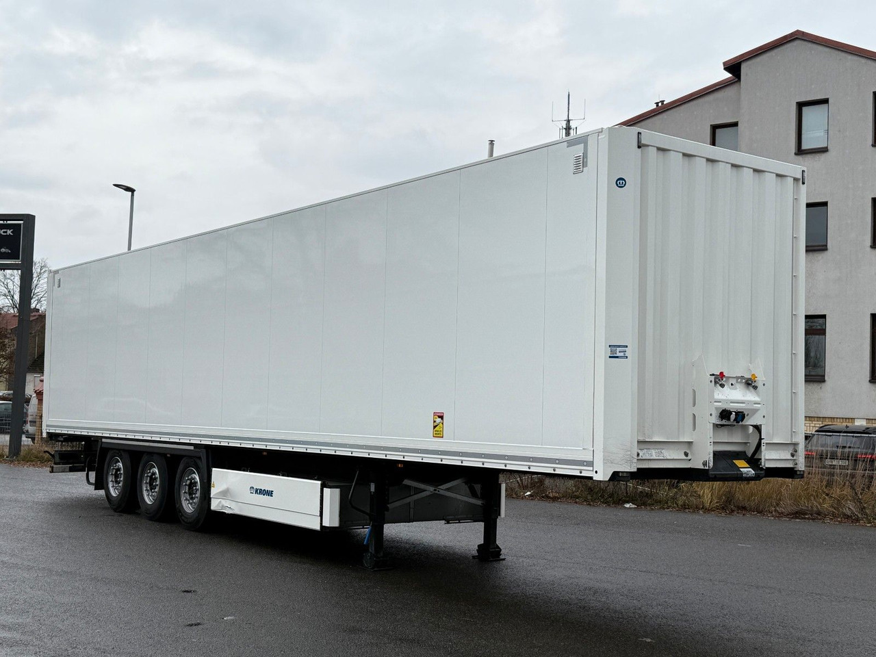 Krone SD/KOFFER/LIFTACHSE - Полуприцеп-фургон: фото 2 Krone SD/KOFFER/LIFTACHSE - Полуприцеп-фургон: фото 2