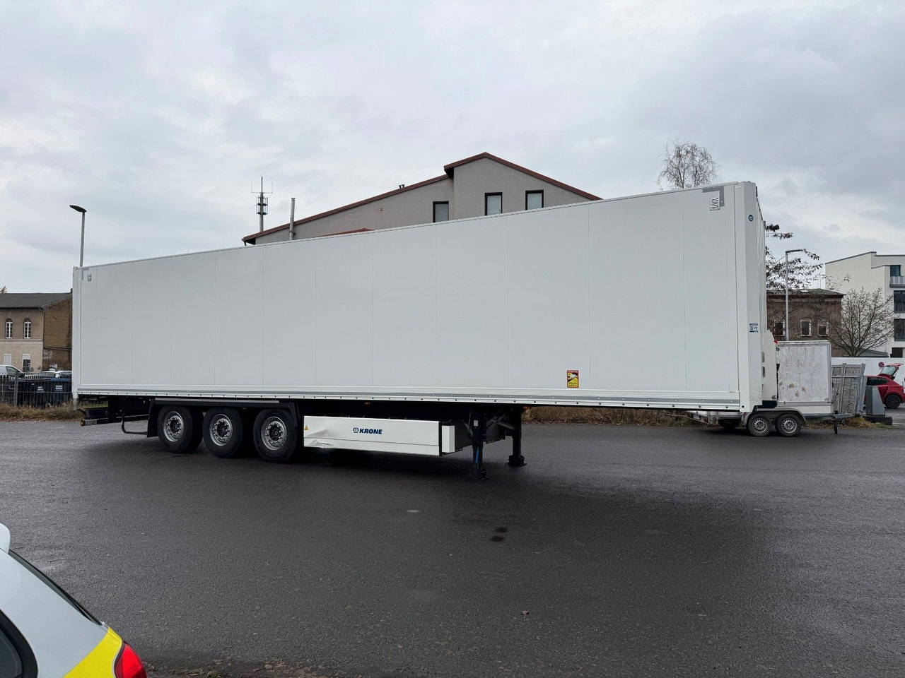 Krone SD/KOFFER/LIFTACHSE - Полуприцеп-фургон: фото 3 Krone SD/KOFFER/LIFTACHSE - Полуприцеп-фургон: фото 3